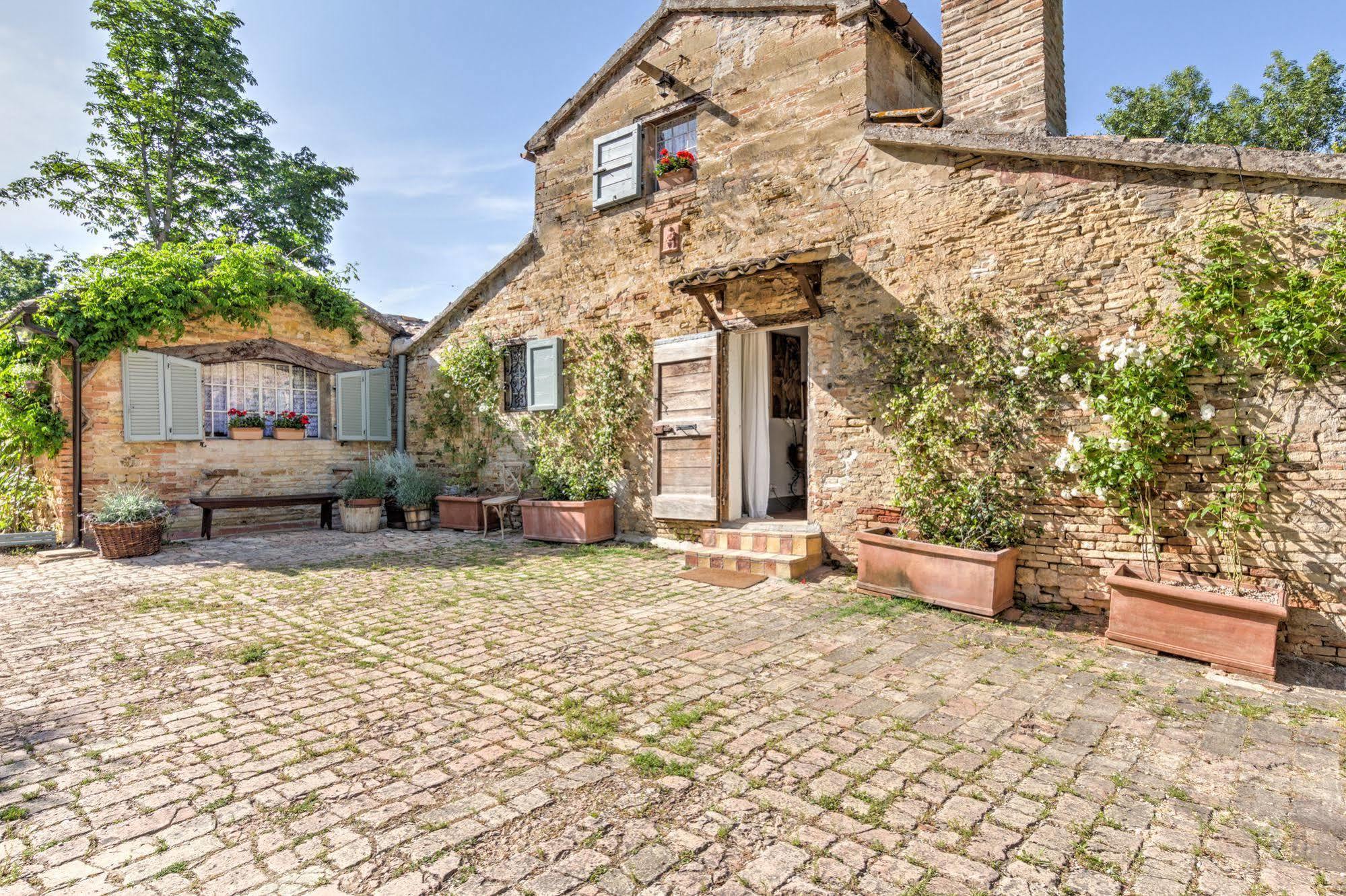 B&B La Residenza Del Poeta Montesicuro エクステリア 写真